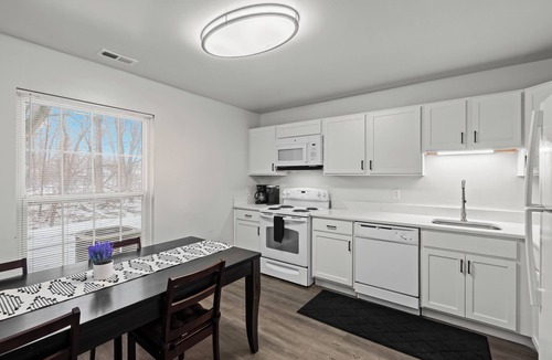 Auburn Hills Apartment | Corp/Bus Townhome near DT AH