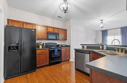 High Point House | Corporate Rental - 2 Private Bathrooms