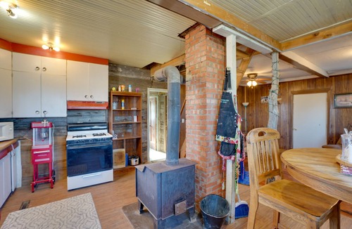 Lindsay Cabin | ‘Corral Creek Cow Camp:’ Pet-Friendly Circle Cabin