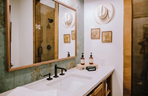 Wimberley Hotel | Corral Suite — 2 Queens, Modern Western | Gaines Ranch on the Square