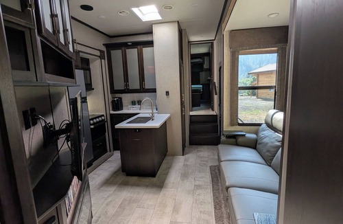 Ahsahka House | Correa's RV, close to the river, pet friendly