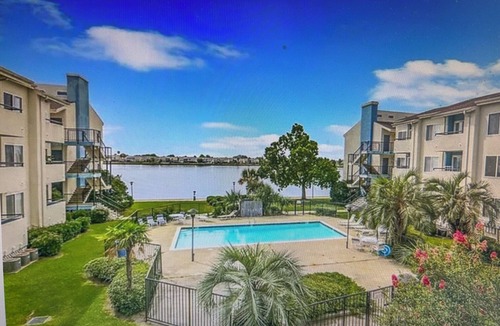 Slidell Condo | Cosy Waterfront.