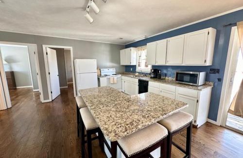 Nancy House | Cottage 17- Lees Ford Marina