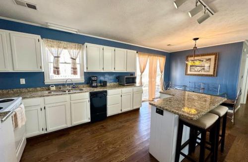 Nancy House | Cottage 17- Lees Ford Marina