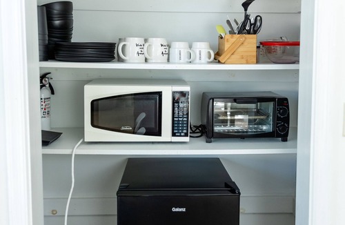 Leola Apartment | Cottage on Center Square/Next To One-Room Amish Schoolhouse