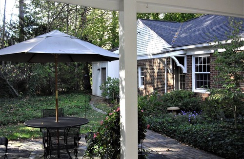 Medina House | Cottage on the Hill - Your Home Away From Home