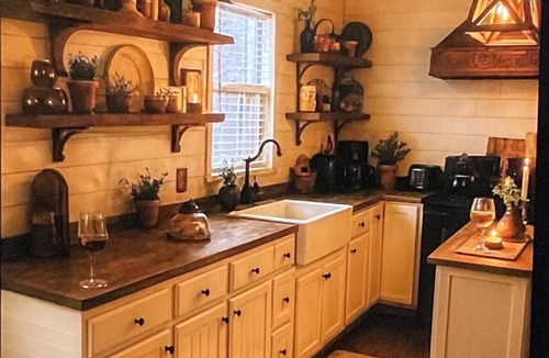 Hopkins House | Cottage Tree House B&B