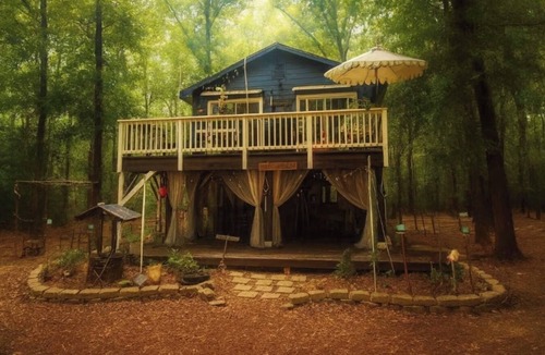 Hopkins House | Cottage Tree House B&B