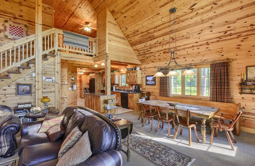 Lead Cabin | Cougar Cabin - Beautiful 3BR Log Cabin Near Spearfish Canyon and Deadwood!