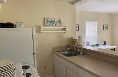 Williamsburg County House | Country farm cottage