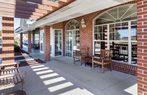 Lumberton Hotel | Country Inn & Suites by Radisson, Lumberton, NC