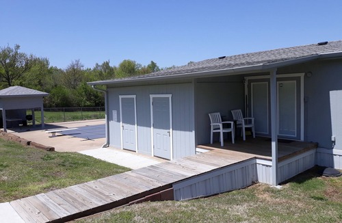 Checotah House | Country lake retreat with Pool and Boat Dock!nCozy + food/attractions nearby!