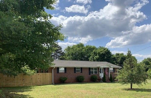 Prosperity Church Road House | Country Oasis in Charlotte - Relax in Charlotte !