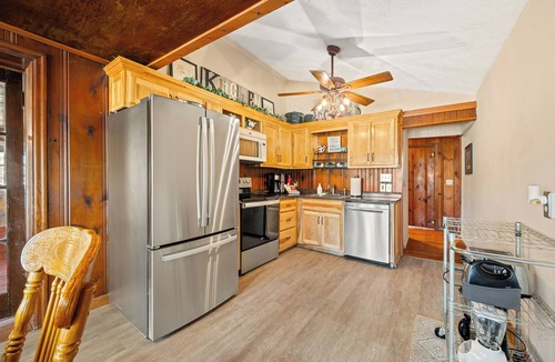 Morgantown Cabin | Country vacationing everyone will enjoy!