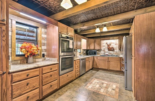 Wheeler Cabin | Countryside Cabin Retreat w/Outdoor Kitchen!