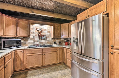 Wheeler Cabin | Countryside Cabin Retreat w/Outdoor Kitchen!