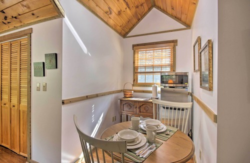 Berkeley Springs Cottage | Couples Cabin - 5 Mi to DT Berkeley Springs!