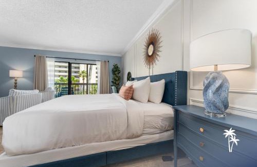 Southwest Orlando Apartment | Couples Getaway King Balcony Condo Near Universal