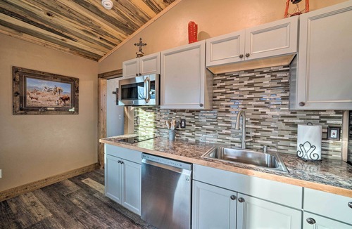 Livingston Cabin | Couples Retreat 1-Hour Drive from Yellowstone NP!