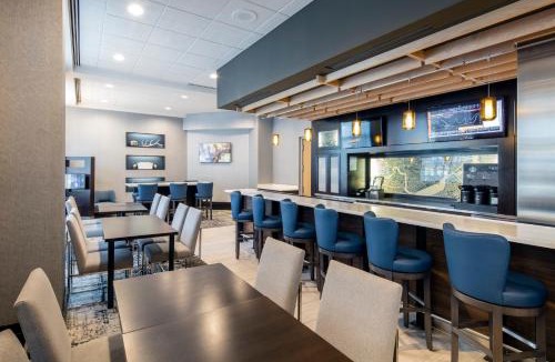 Coolidge Corner South Side Hotel | Courtyard by Marriott Boston Brookline