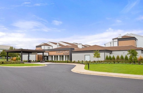 Livonia Hotel | Courtyard by Marriott Detroit Livonia