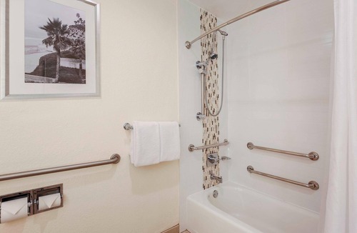 Solana Beach Hotel | Courtyard by Marriott San Diego Del Mar/Solana Beach