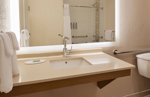 Solana Beach Hotel | Courtyard by Marriott San Diego Del Mar/Solana Beach