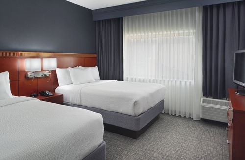 Arrowood Hotel | Courtyard Charlotte Arrowood