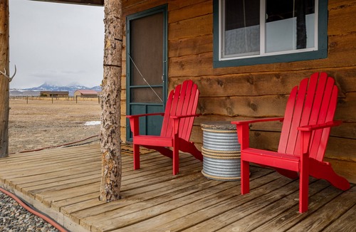 Cody Apartment | Cowboy Bunkhouse #1, rustic charm, located in South Fork Valley, 10 minutes from Downtown Cody