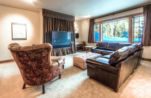 Big Sky Apartment | Cowboy Heaven Suites-Unit 2B
