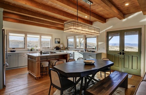 Pray House | Cowboy Retreat- A gorgeous 3 bedroom home near Chico Hot Springs with views!