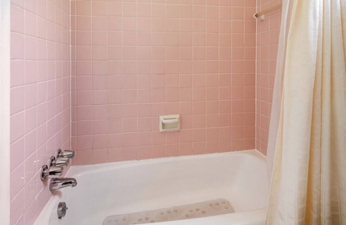 Riverview Hotel | Cozy Browntown Room for 4: Wi-Fi and Free Parking