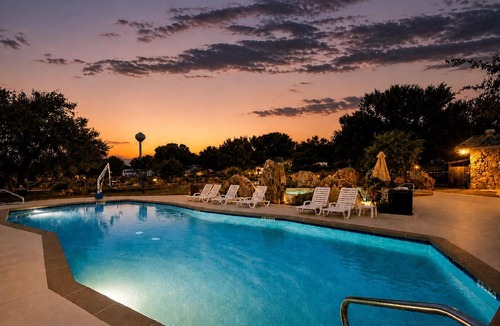 La Hacienda Estates Cabin | Cozy 1 bedroom 1 bath with loft tiny home 2 pools & hot tub Lake Travis