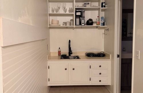 Lancaster Apartment | Cozy 1-bedroom 2 bed studio Lancaster