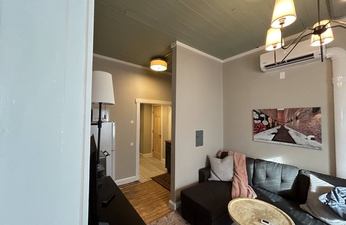 Springfield Apartment | Cozy 1-bedroom apartment with WiFi, AC, washer/dryer in charming Springfield
