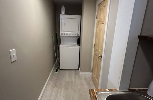 Springfield Apartment | Cozy 1-bedroom apartment with WiFi, AC, washer/dryer in charming Springfield