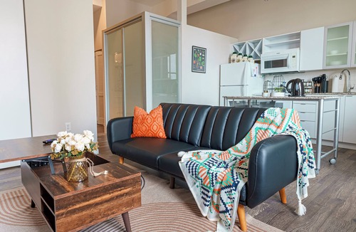 Downtown Cincinnati Apartment | Cozy 1-Bedroom apartment with fitness room, WiFi in Charming Cincinnati