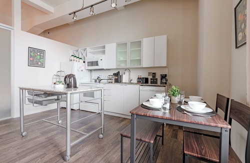 Downtown Cincinnati Apartment | Cozy 1-Bedroom apartment with fitness room, WiFi in Charming Cincinnati