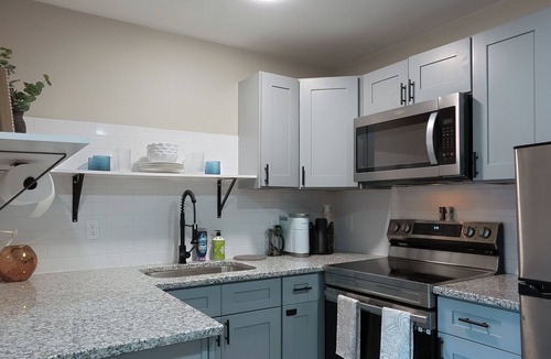 Westerwood Apartment | Cozy 1-bedroom apartment in downtown Greensboro unit B