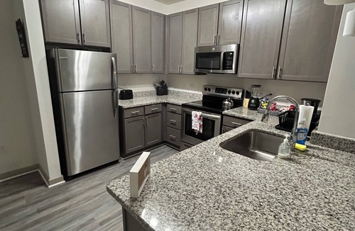 Shockoe Bottom Apartment | Cozy 1-bedroom apartment in enchanting Richmond with WiFi, fitness room, pool