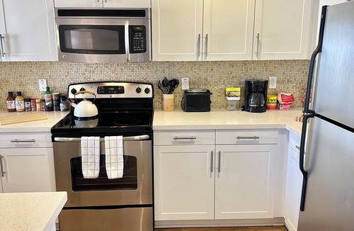 Playa Del Rey Condo | Cozy 1-bedroom condo with WiFi, AC in fabulous Marina del Rey
