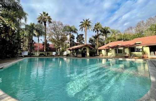 Roosevelt Condo | Cozy 1-bedroom condo with pool, gym, security in downtown Fresno