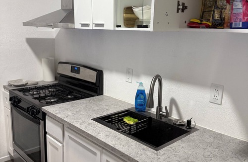 Palmdale House | Cozy 1-bedroom house in welcoming Palmdale with AC
