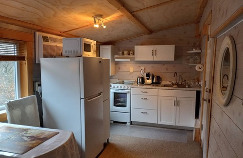 Port Matilda Condo | Cozy 1 bedroom on the creek 15 min drive to State College