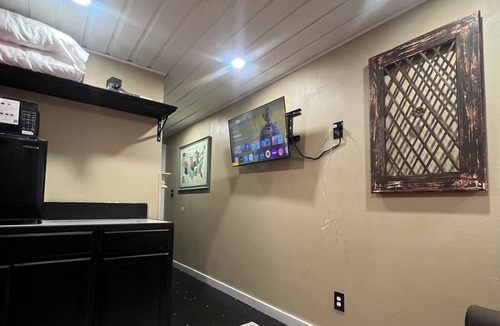 Pleasant Grove Apartment | Cozy 1-bedroom studio in lovely Dallas with AC