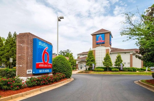 Roswell Apartment | Cozy 2-Bed ADA Room|Nsmk