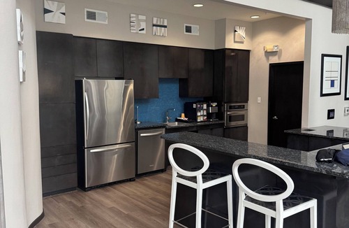 Energy Corridor Apartment | Cozy 2-bedroom 2-bath apartment in quaint Houston neighborhood