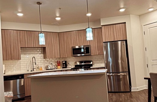 Mount Wilson Apartment | Cozy 2-bedroom apartment in beautiful Glendale with AC and gym