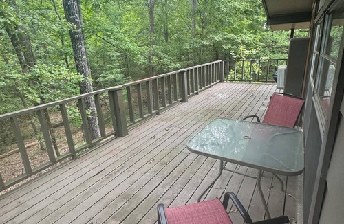 Murfreesboro Cabin | Cozy 2-bedroom cabin with WiFi, AC in charming Murfreesboro on Lake Greeson.