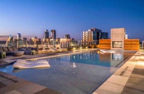 Rainey Street Historic District Condo | Cozy 2-bedroom condo in charming Austin with fitness room and view